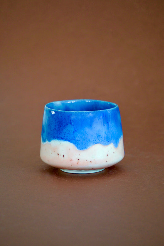 Cană espresso – Albastru ultramarin & Coral | Ecluze Studio