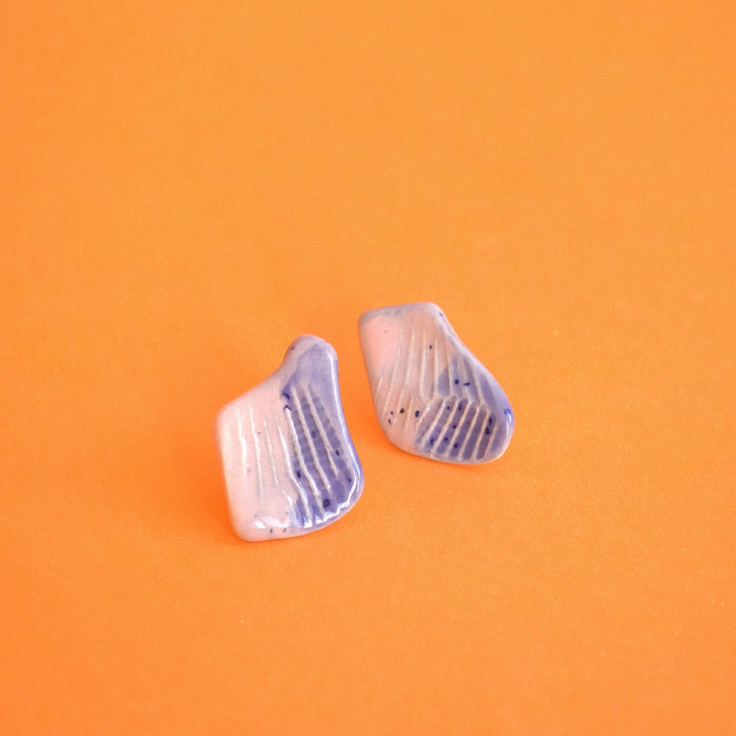 Cercei pastel cu textură liniară | Ecluze Studio