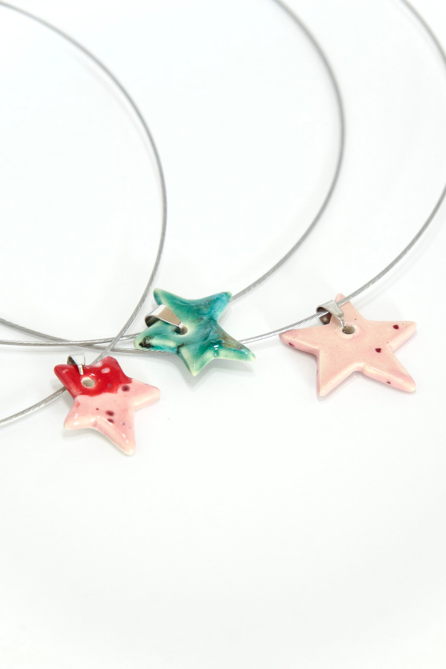 bijuterii ceramice, colecție primăvară 2026, bijuterii handmade, design minimalist, ceramică glazurată, accesorii unicat.
