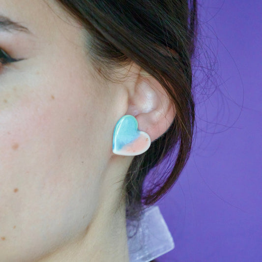 Cercei asimetrici din porțelan – Bleu Ciel & Coral | Ecluze Studio