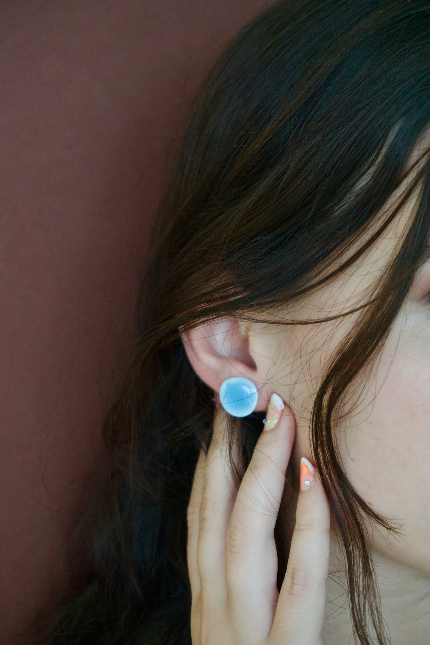 Cercei handmade din porțelan – Rotunzi Bleu Ciel lucios | Ecluze Studio