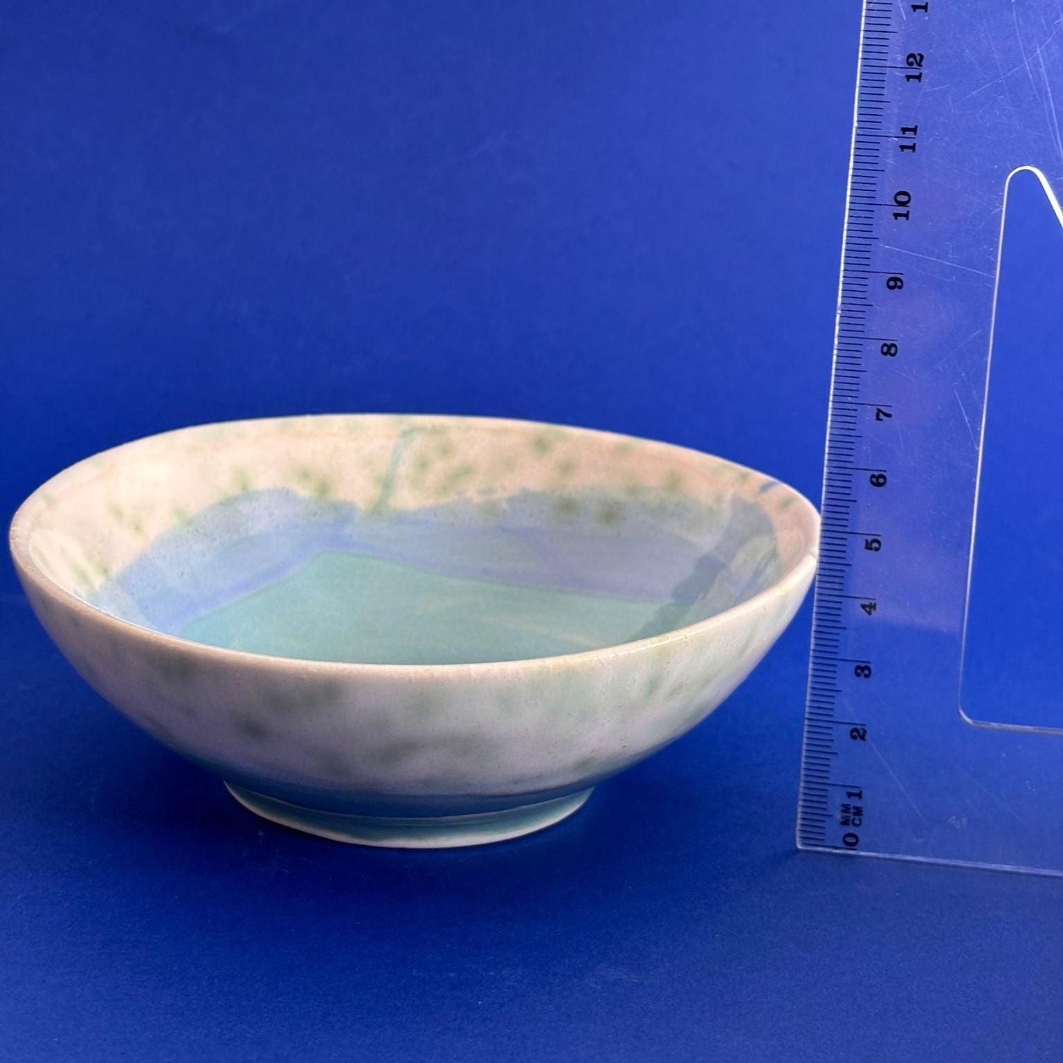 Bol handmade din semi-porțelan multicolor, cu glazuri picturale.