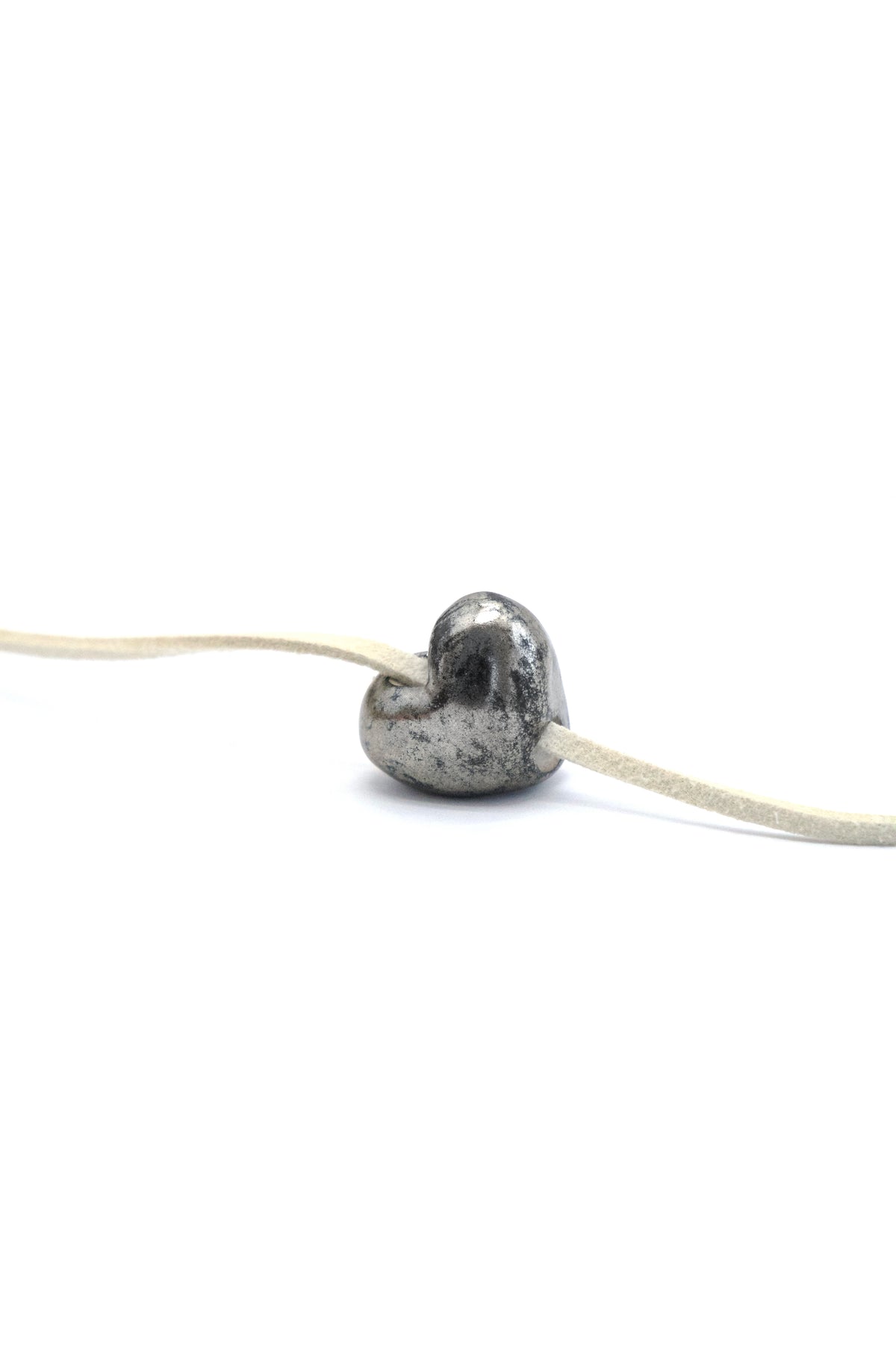 Charm din ceramică – Inimă Gri metalic | Ecluze Studio