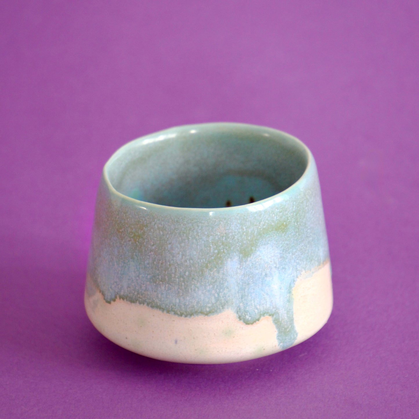 Cană espresso handmade din semi-porțelan, bleu pastel & crem, arsă la 1200°C, volum 100 ml, potrivită pentru espresso, ristretto, macchiato.