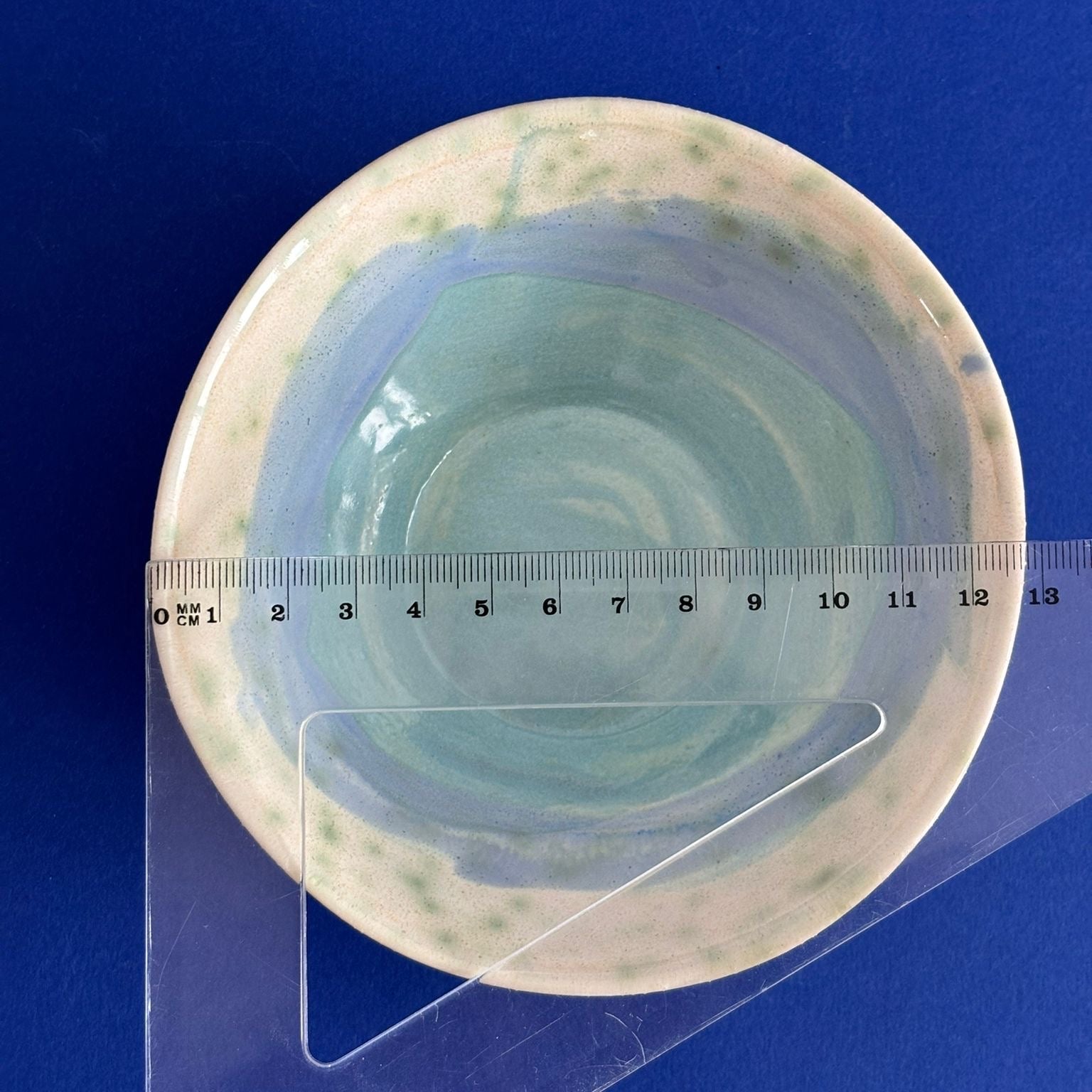 Bol handmade din semi-porțelan multicolor, cu glazuri picturale-dimensiuni.