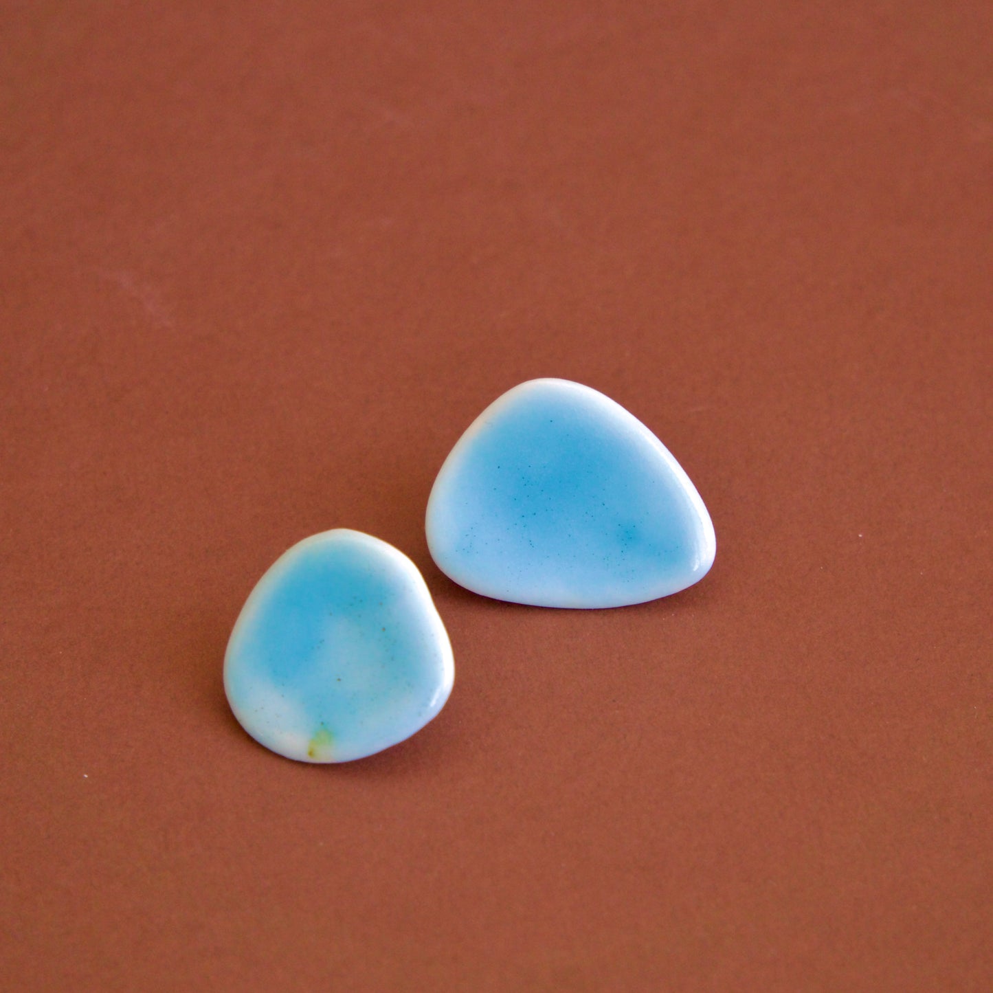 Cercei bleu din portelan lucrati manual.