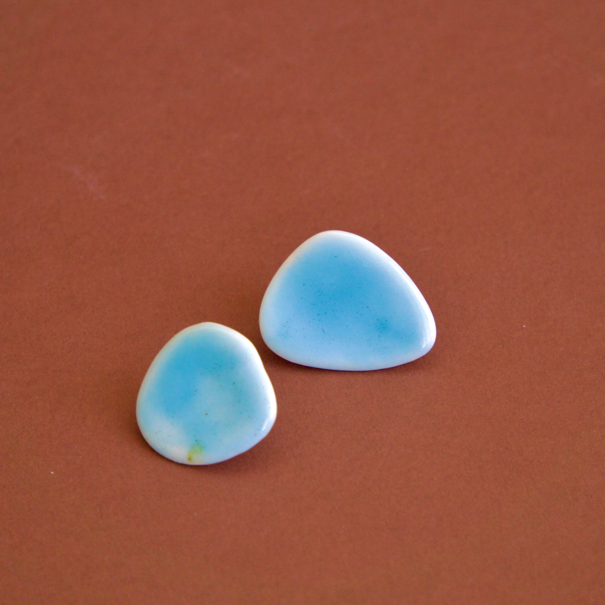 Cercei bleu din portelan lucrati manual.