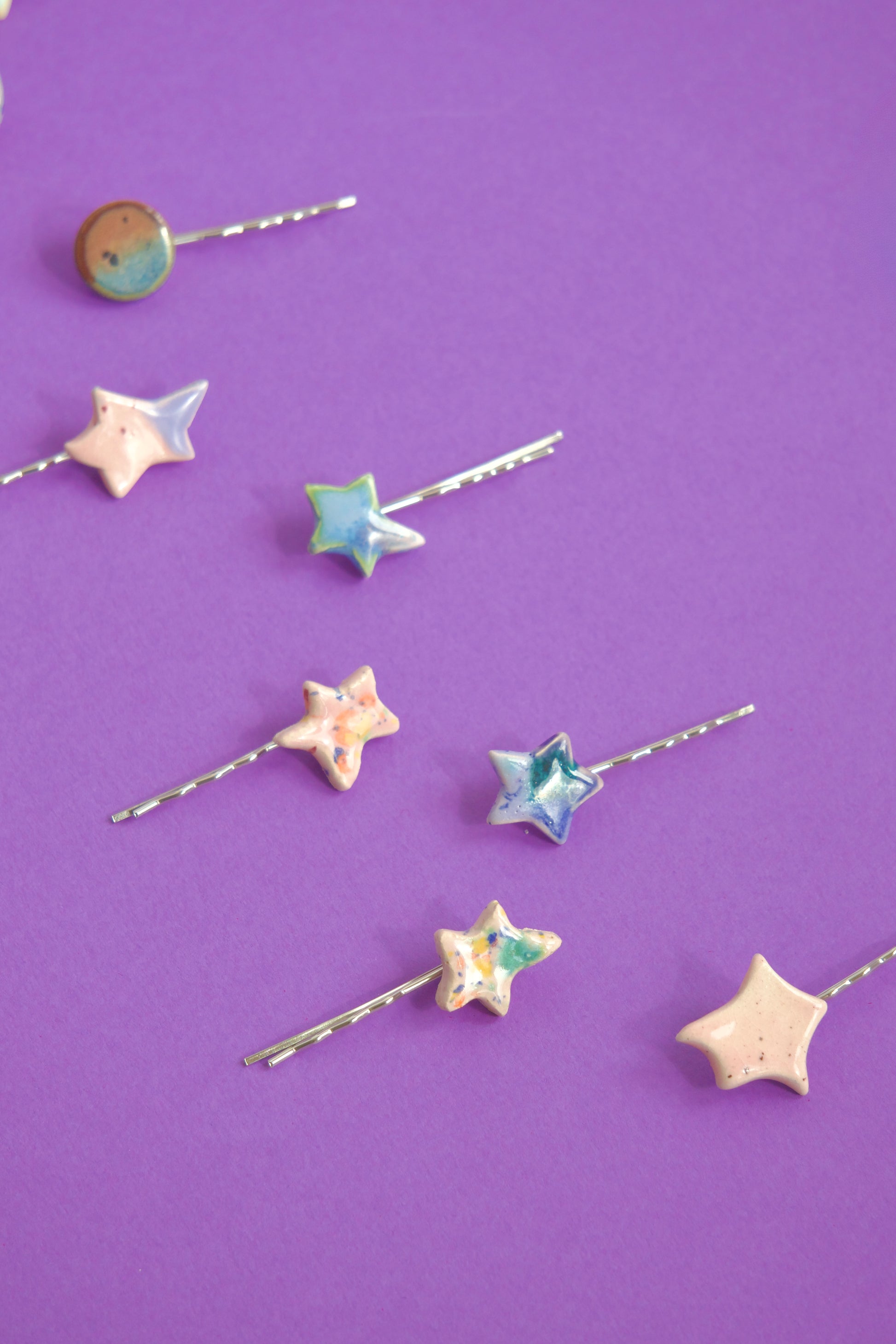 Agrafe de par lucrate manual din ceramica - accesorii ecluze studio.