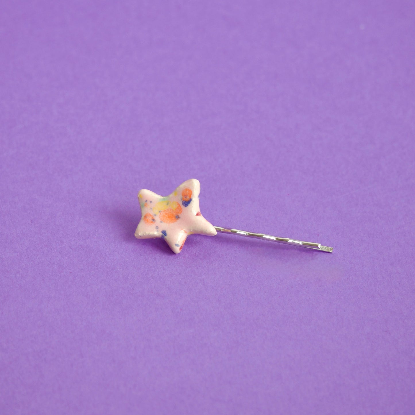 Agrafă de păr handmade stea în nuanțe pastel – accesoriu Ecluze Studio.