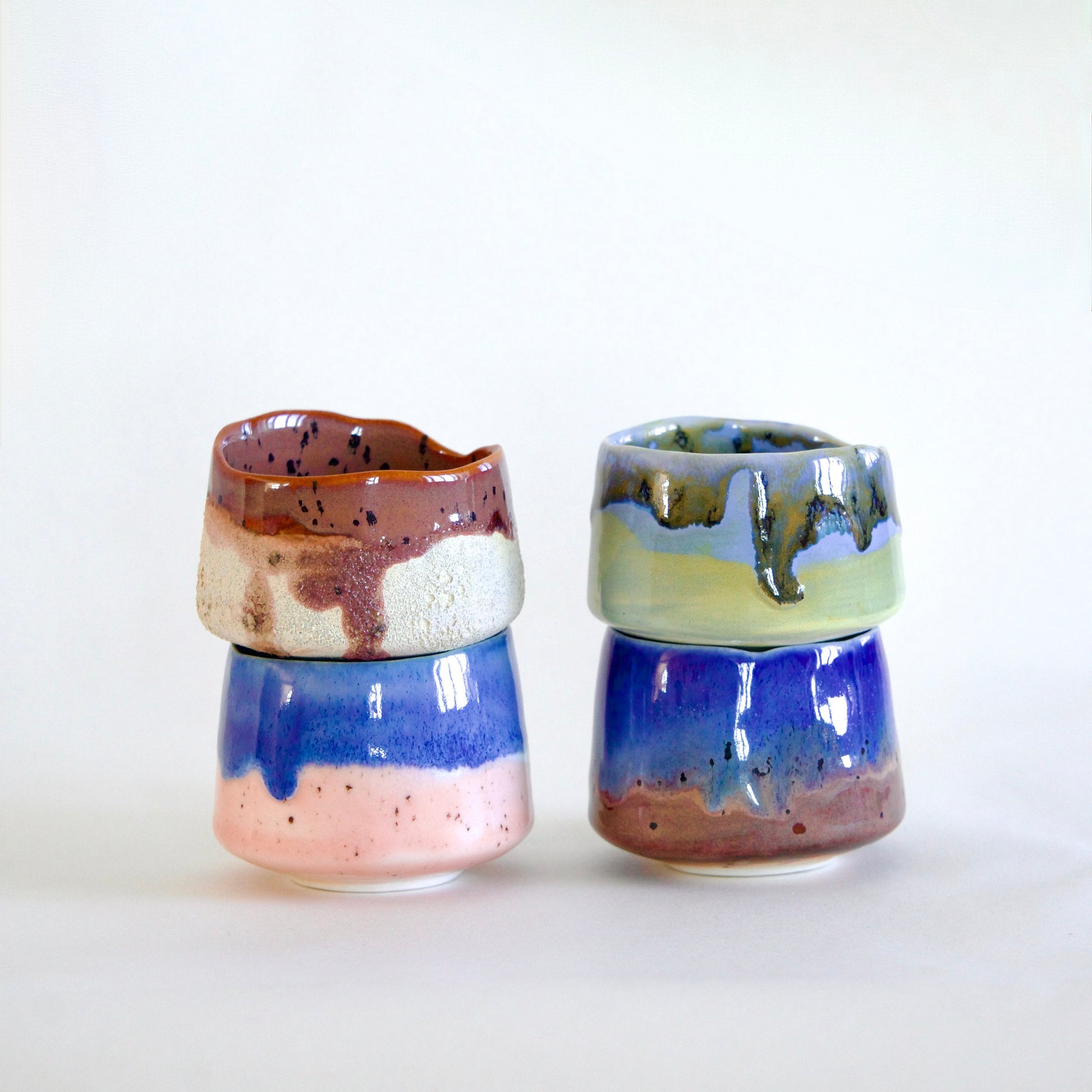 Set 4 căni espresso din semi-porțelan, glazurate în nuanțe pastelate de terracotta, roz pudrat, albastru cobalt și verde salvie – Ecluze Studio