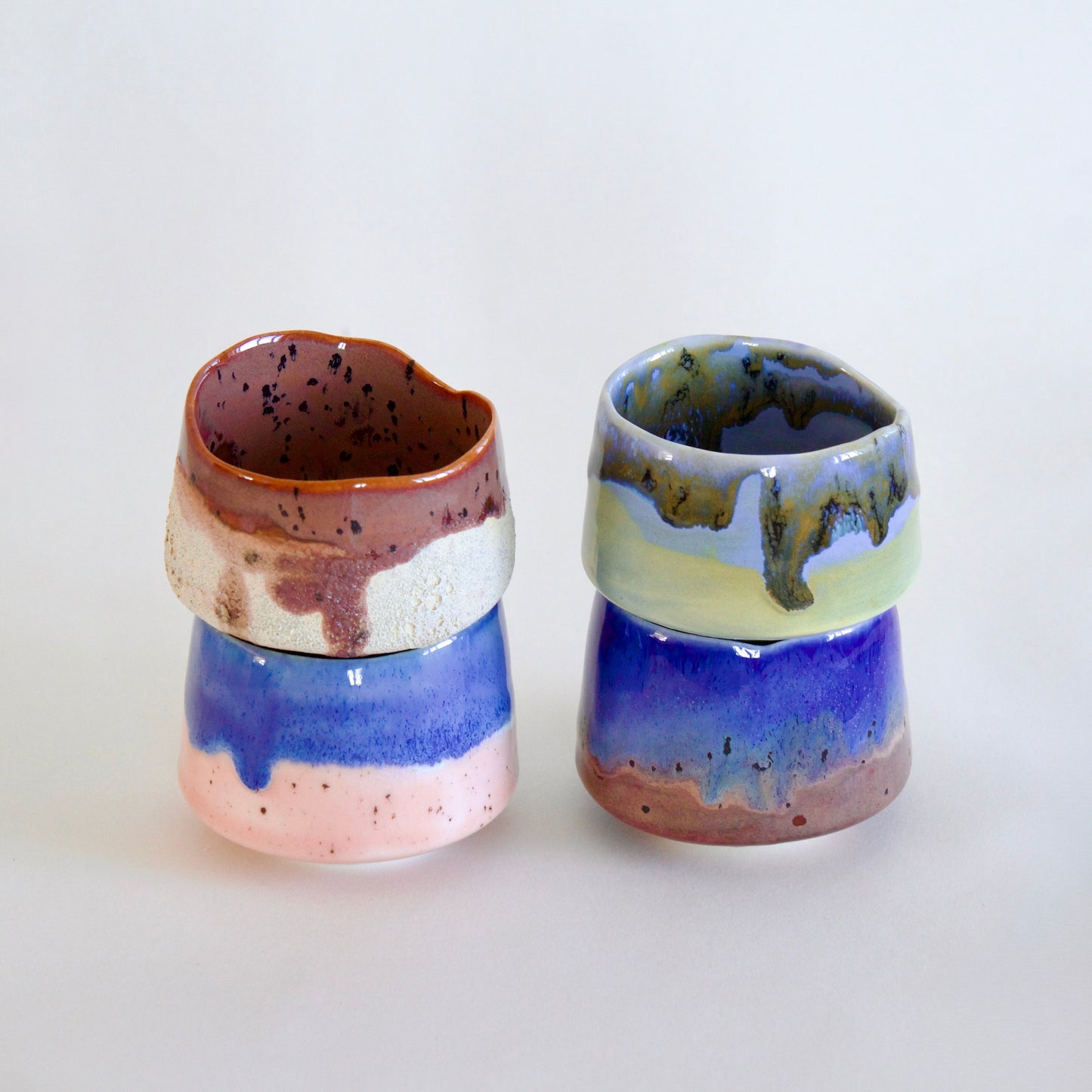 Căni espresso semi-porțelan în culori pastelate, stivuite – terracotta, roz, albastru și verde – set handmade Ecluze Studio