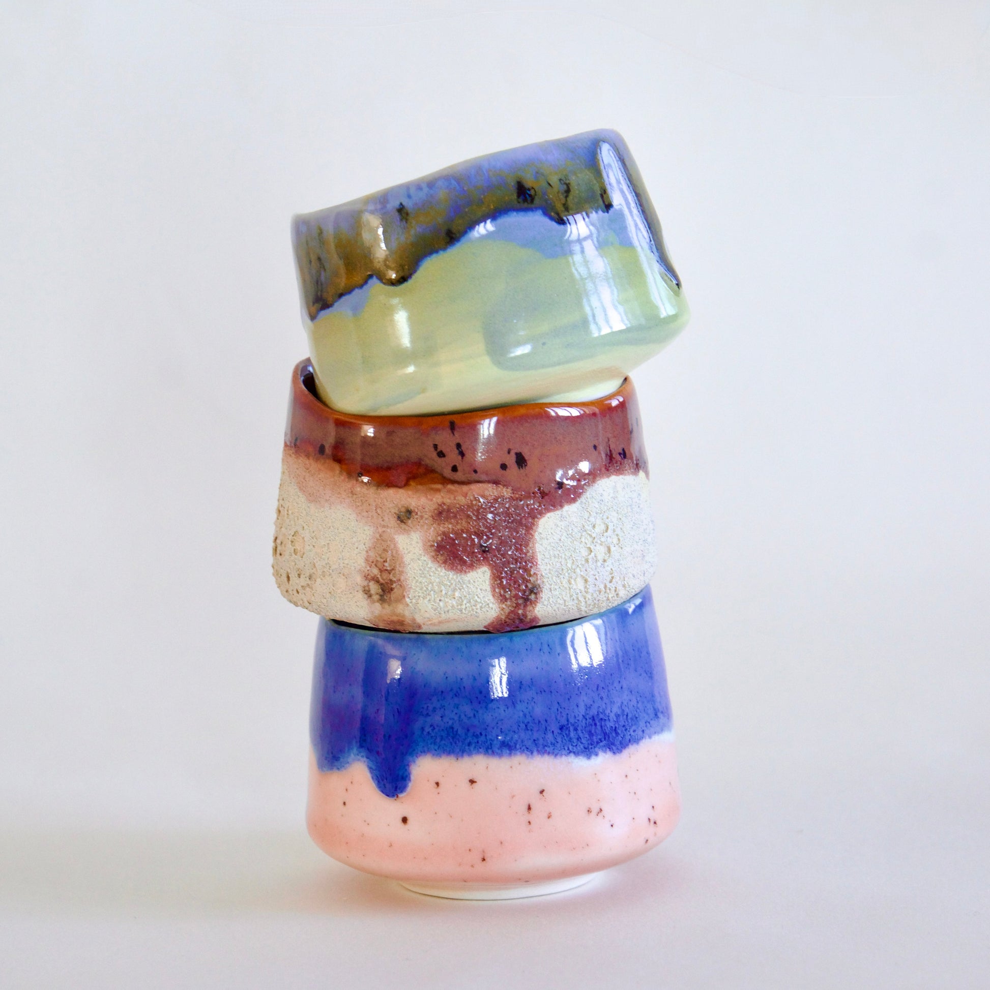 Set căni espresso semi-porțelan în nuanțe pastelate – albastru cobalt, verde salvie, terracotta și roz pudrat – Ecluze Studio