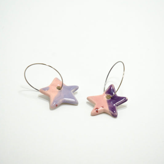 Cercei stea asimetrici – Roz & mov pastel | Ecluze Studio