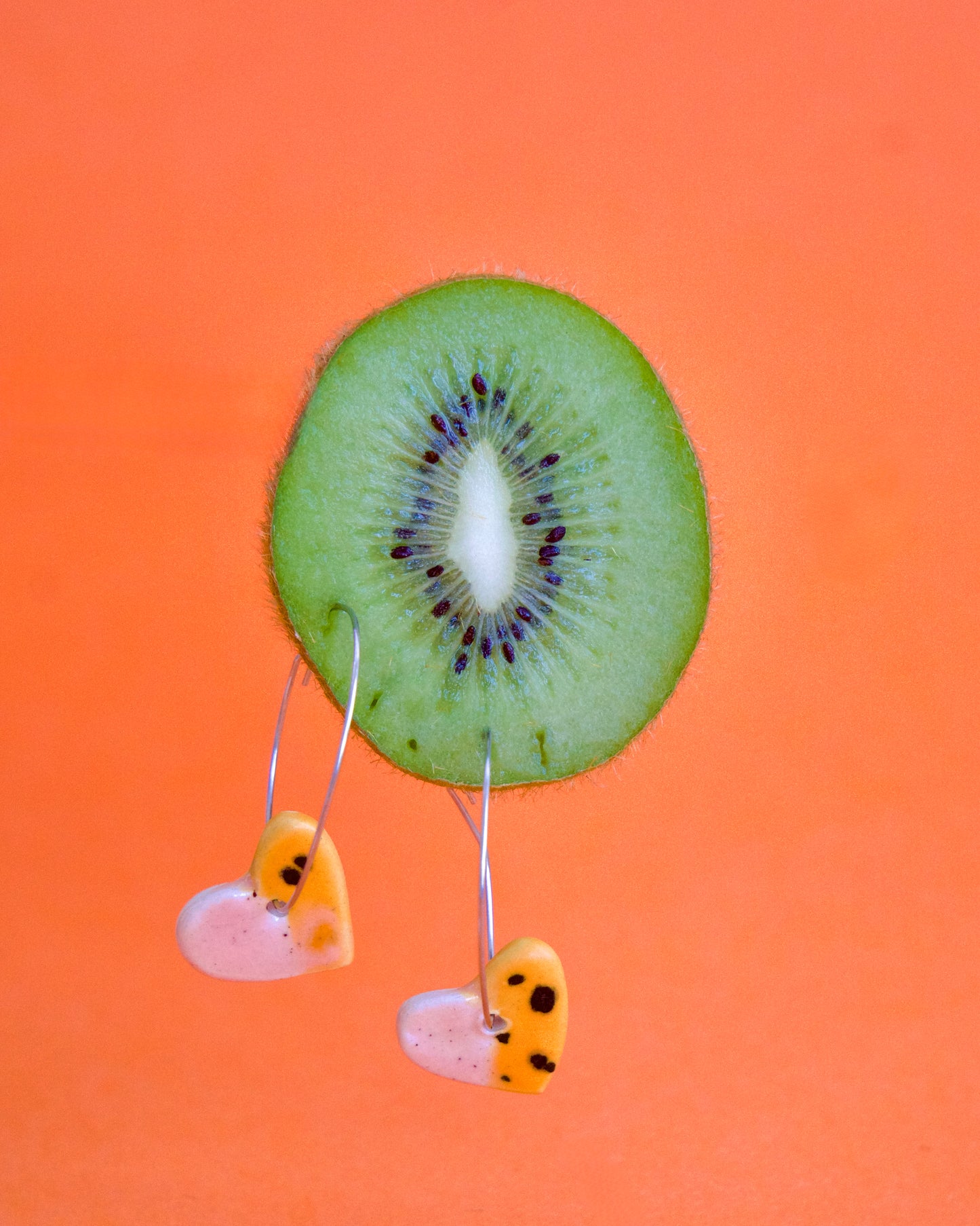 Cercei inimioare oranj din ceramică | Ecluze Studio