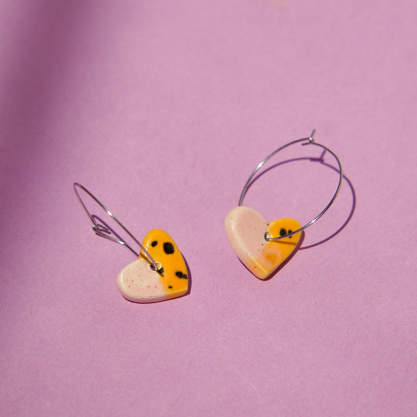 Cercei inimioare oranj din ceramică | Ecluze Studio