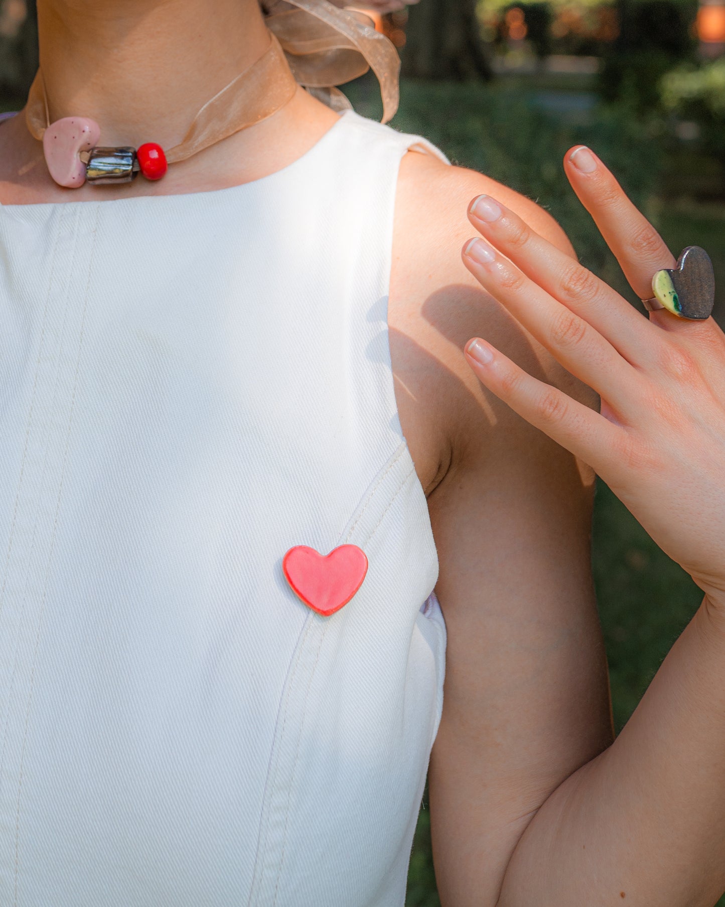Broșă inimă roşie | Ecluze Studio