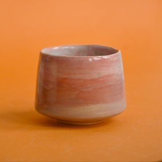 Cană espresso handmade din semi-porțelan, tonuri terracotta, arsă la 1200°C, volum 100 ml, potrivită pentru espresso, ristretto, macchiato.
