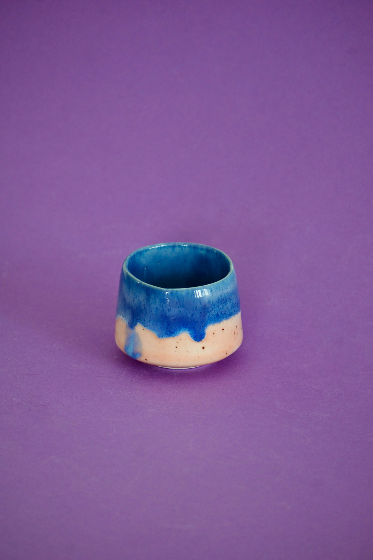 Cană espresso  – Albastru ultramarin & Coral | Ecluze Studio