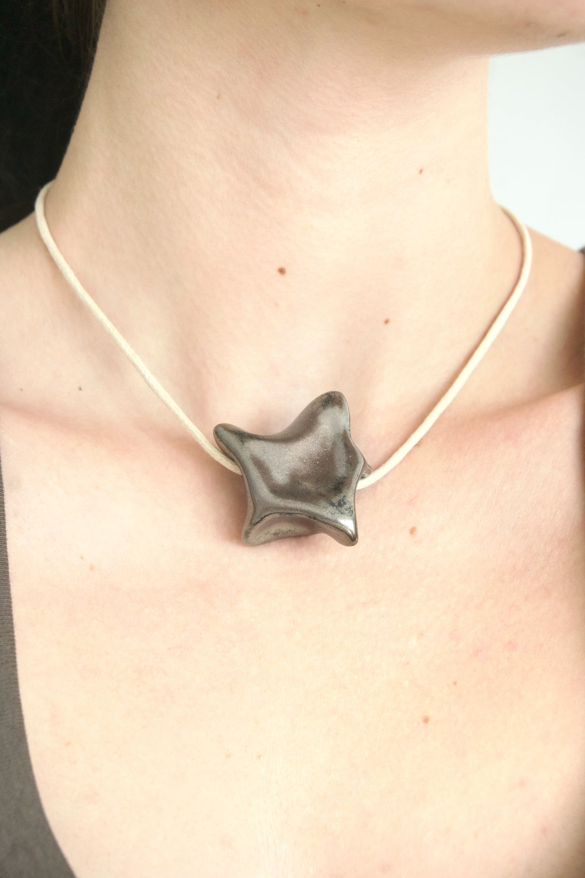 Charm din ceramică – Stea Gri metalic | Ecluze Studio