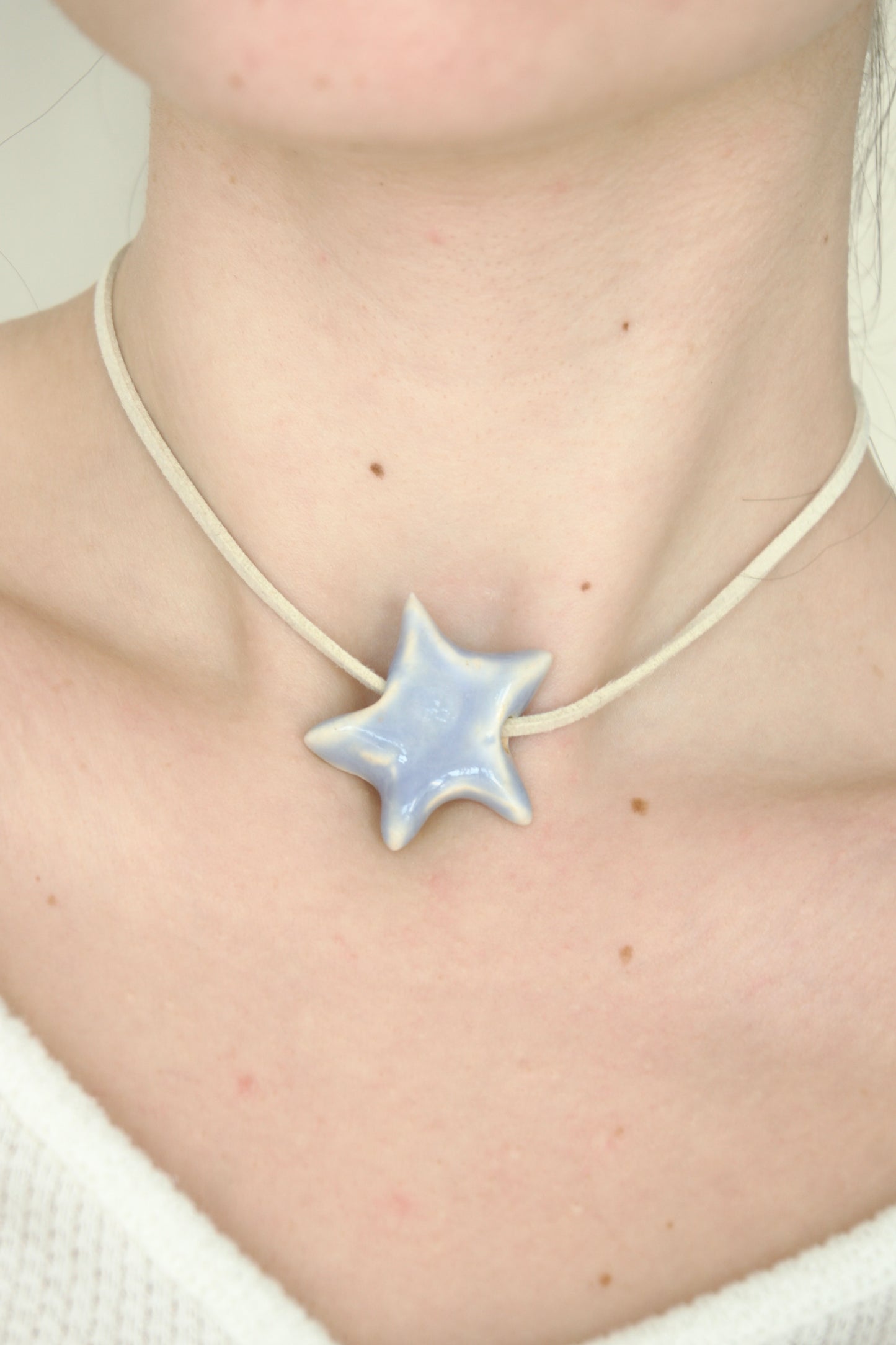 Charm din ceramică – Stea Mov Pastel cu șnur suede bej | Ecluze Studio